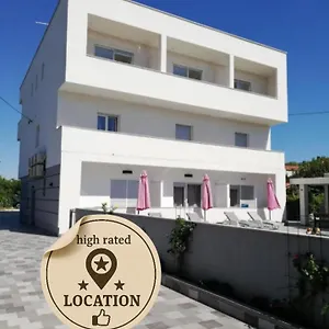 Apartmant & Rosa Medulin Pensjonat